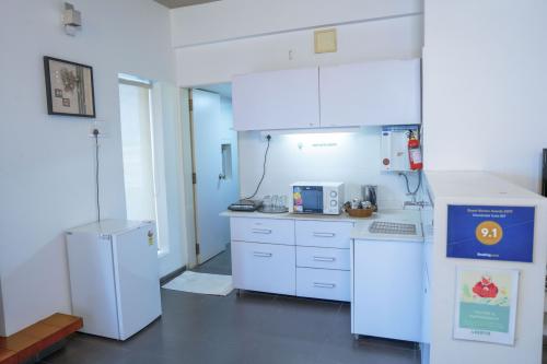 Equipped Kitchenette